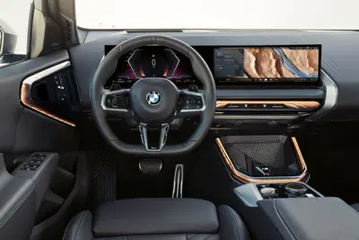 BMW X3 2025: le foto degli interni