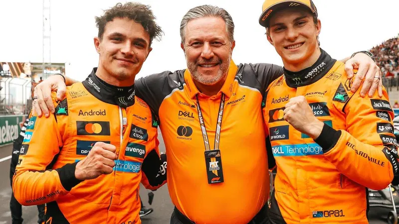 F1. GP Cina, dominio McLaren su Russell, Piastri: "Voglio lottare per il titolo". Problemi per Norris