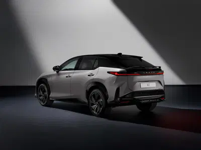 Lexus RZ 2025, sterzo by wire e... cambio "quasi" manuale [VIDEO] 