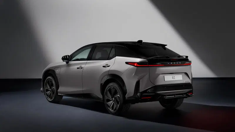Lexus RZ 2025, sterzo by wire e... cambio "quasi" manuale [VIDEO] 
