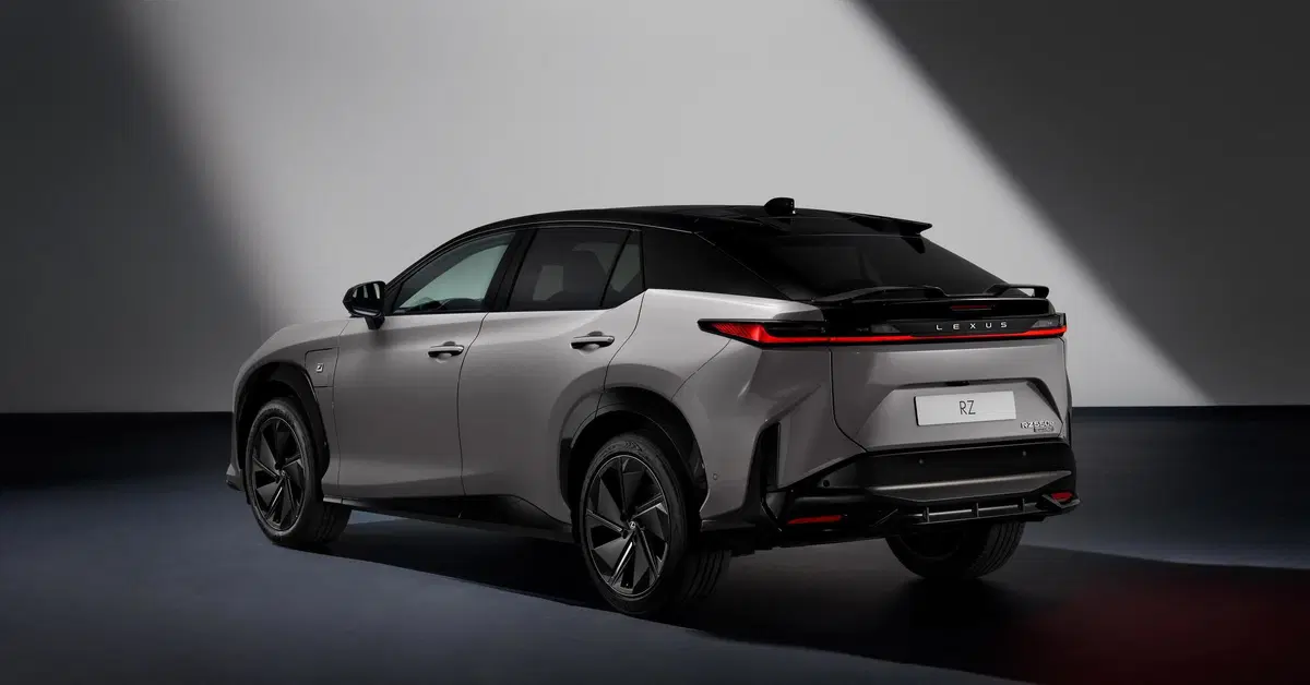 Lexus RZ 2025, sterzo by wire e... cambio "quasi" manuale [VIDEO] 