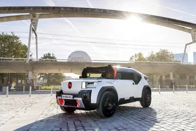 Citroen 2CV, non sar&agrave; "retr&ograve;", deve vedersela con la Renault R4