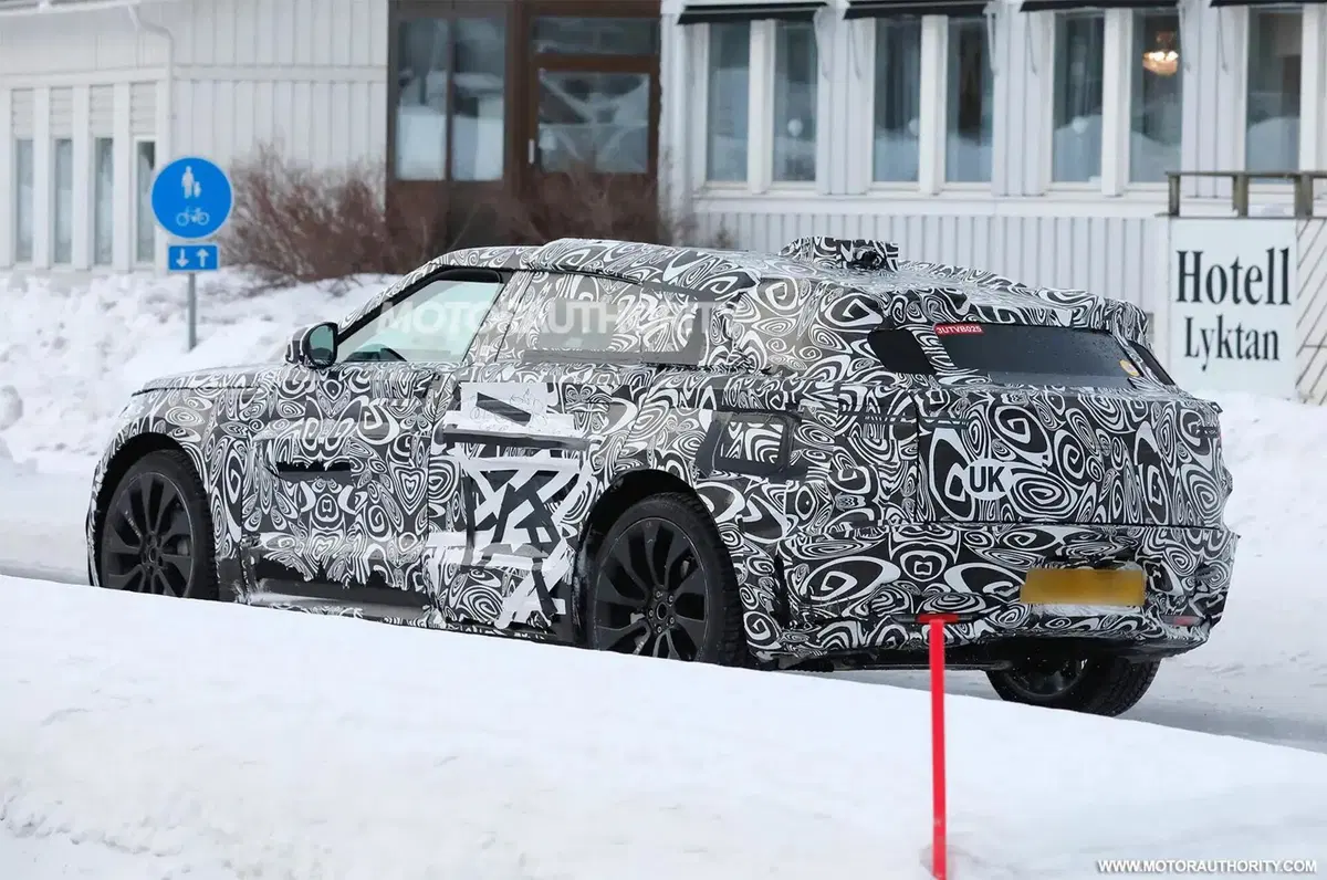 La Range Rover Velar ha già una erede elettrica [FOTO SPIA] (7)