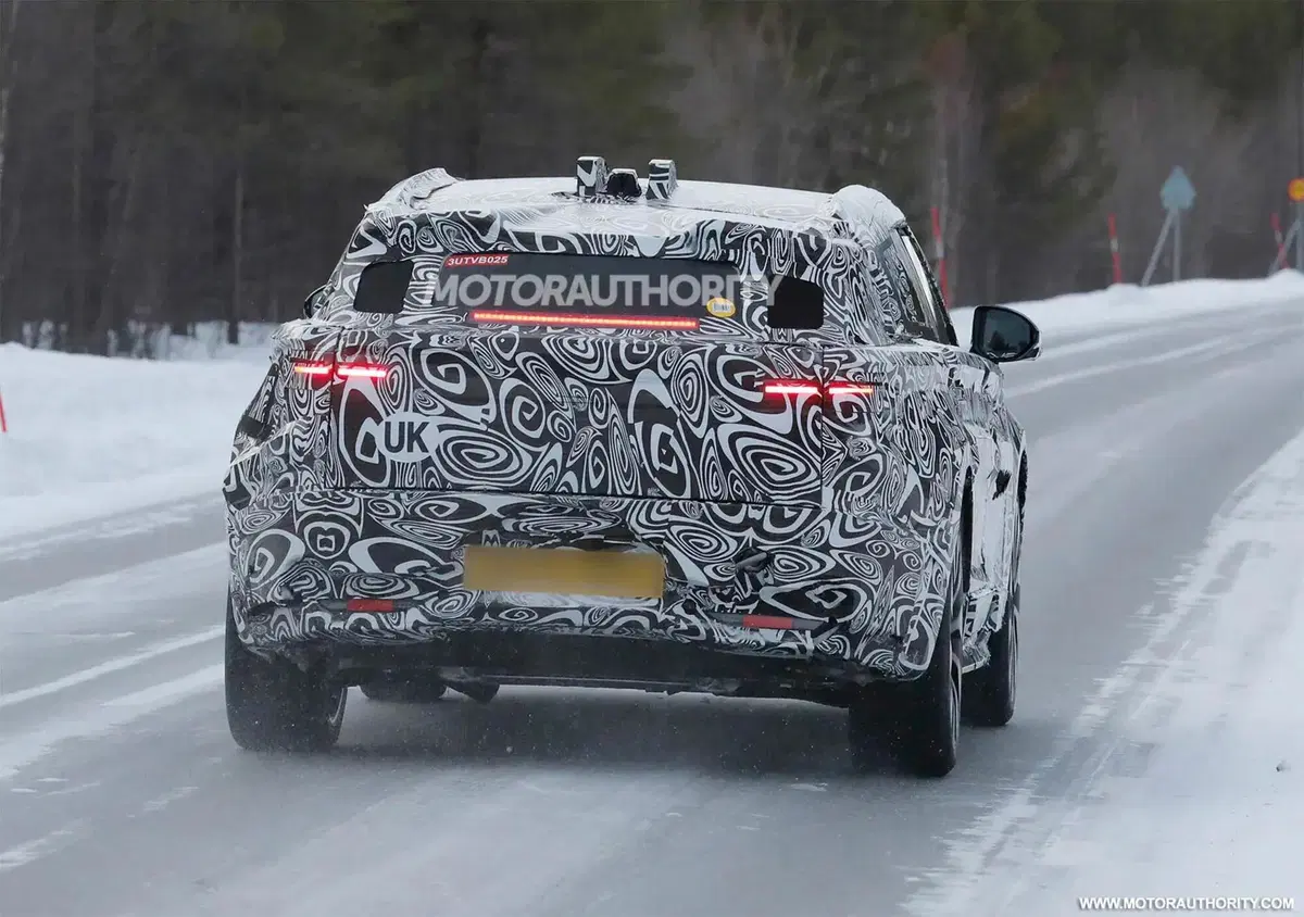 La Range Rover Velar ha già una erede elettrica [FOTO SPIA] (4)