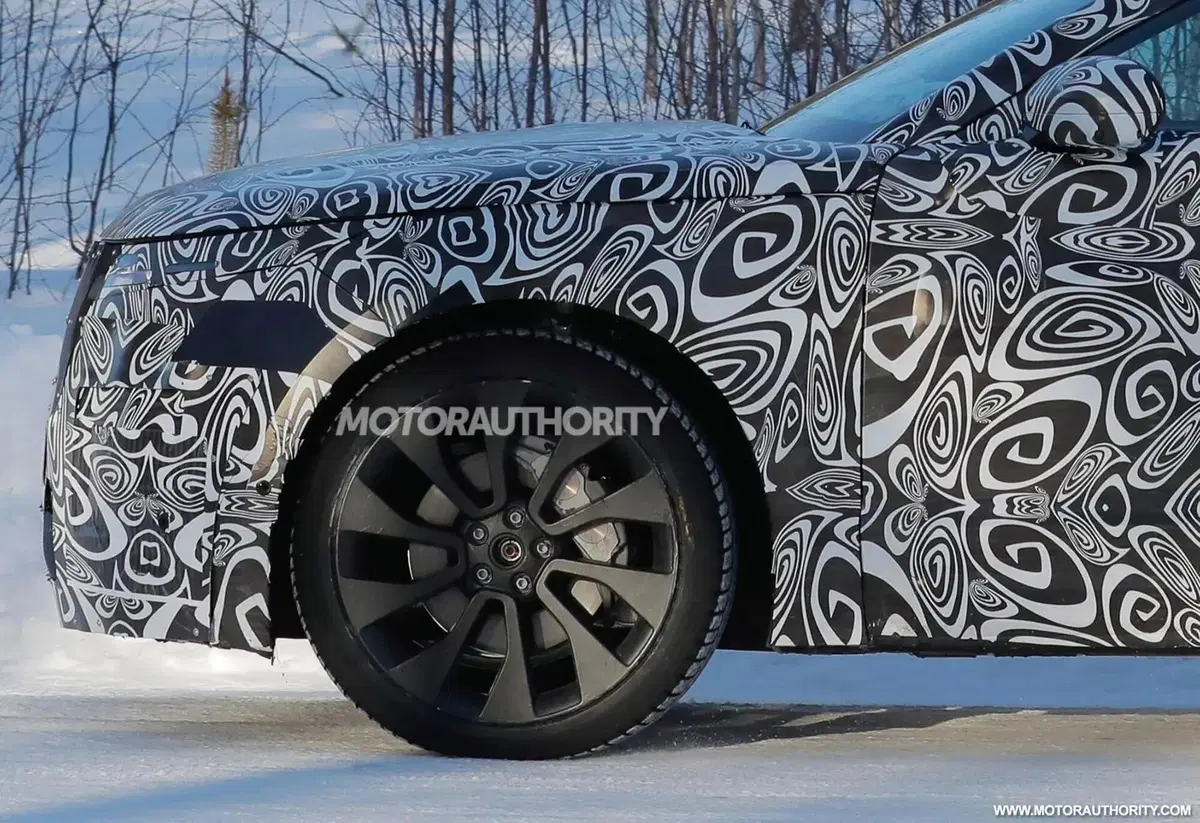 La Range Rover Velar ha già una erede elettrica [FOTO SPIA] (3)