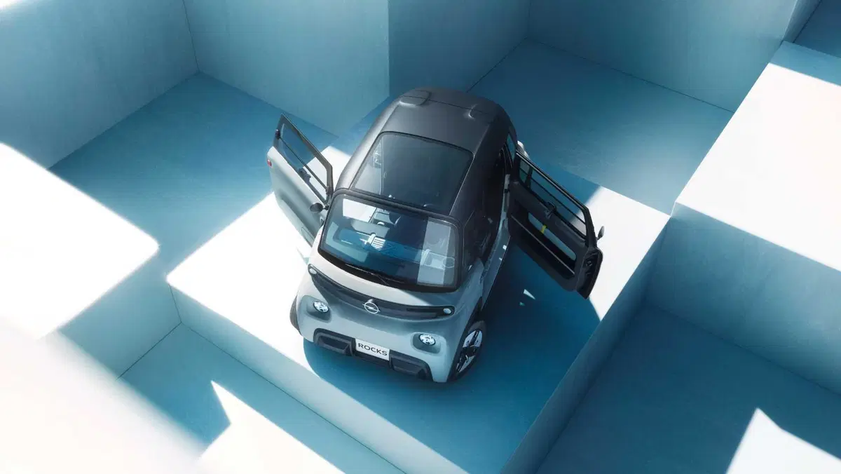 Opel aggiorna la Rocks, gemella di Citroen Ami e Fiat Topolino, con incentivo statale scende di prezzo (3)
