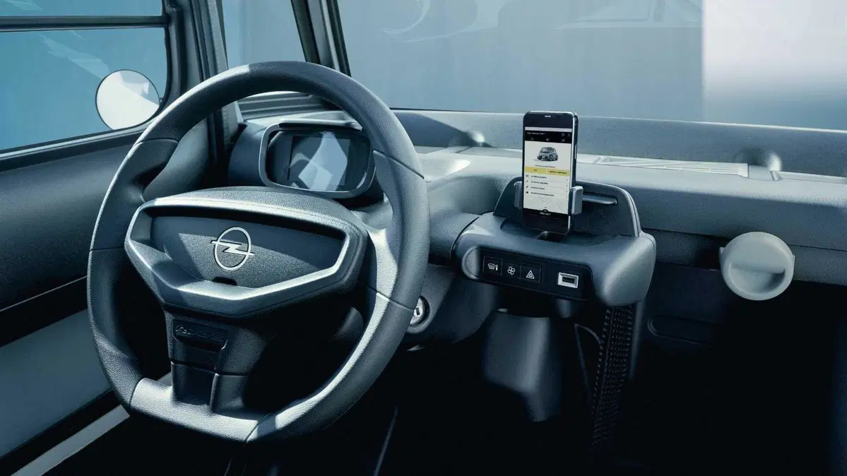 Opel aggiorna la Rocks, gemella di Citroen Ami e Fiat Topolino, con incentivo statale scende di prezzo (6)