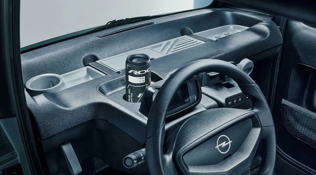Opel aggiorna la Rocks, gemella di Citroen Ami e Fiat Topolino, con incentivo statale scende di prezzo (7)
