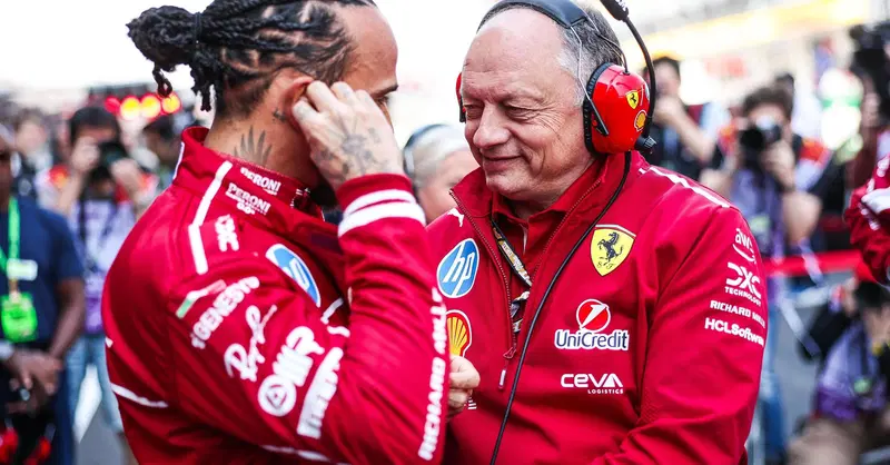 F1. Vasseur sui team radio in Cina: "Vogliono creare spettacolo e confusione. Hamilton ha chiesto lo scambio con Leclerc". Le scuse della FOM