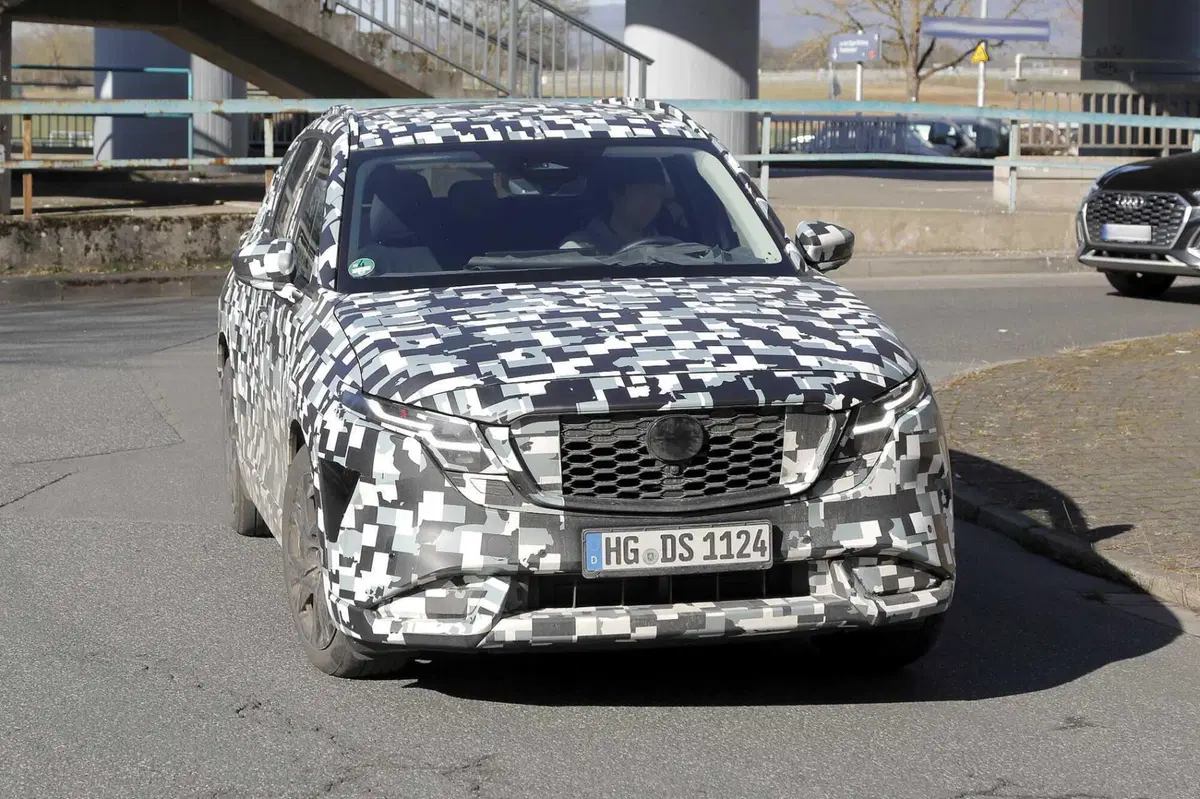 Nuova Mazda CX-5: nel 2026, arriva con motorizzazione ibrida [Foto Spia] (2)