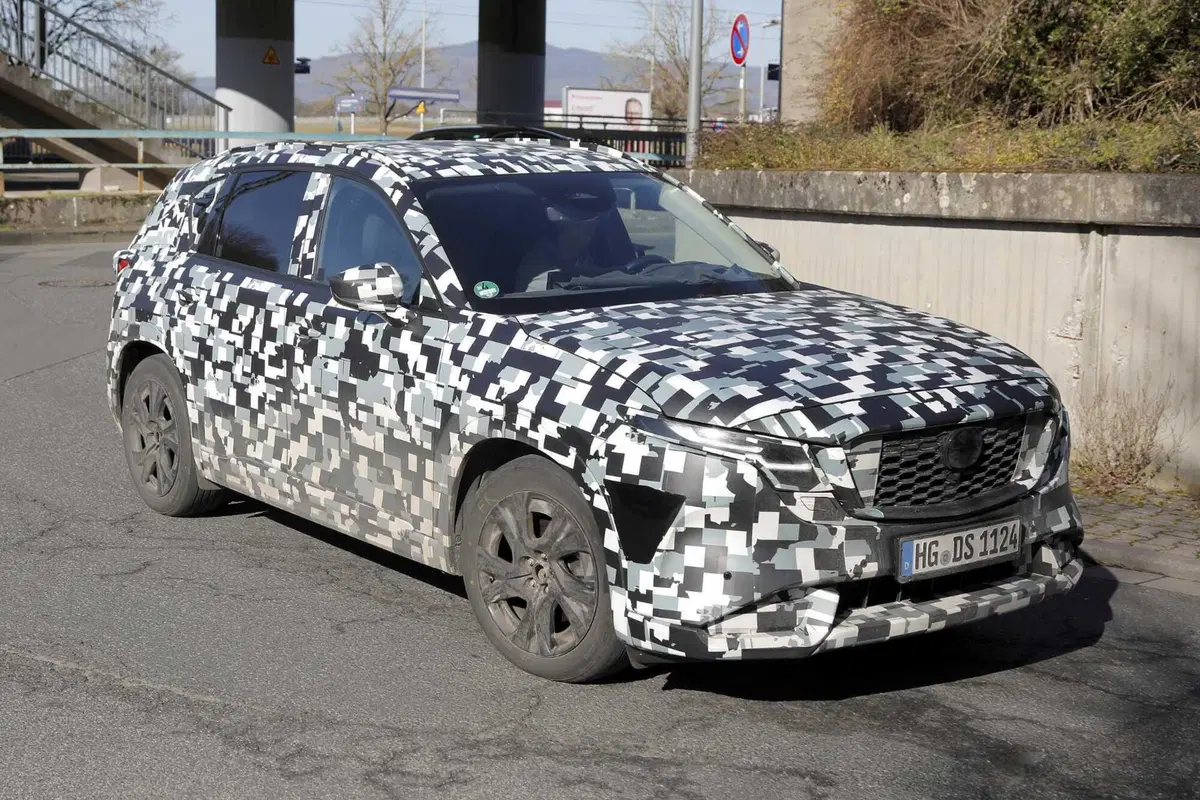 Nuova Mazda CX-5: nel 2026, arriva con motorizzazione ibrida [Foto Spia] (3)