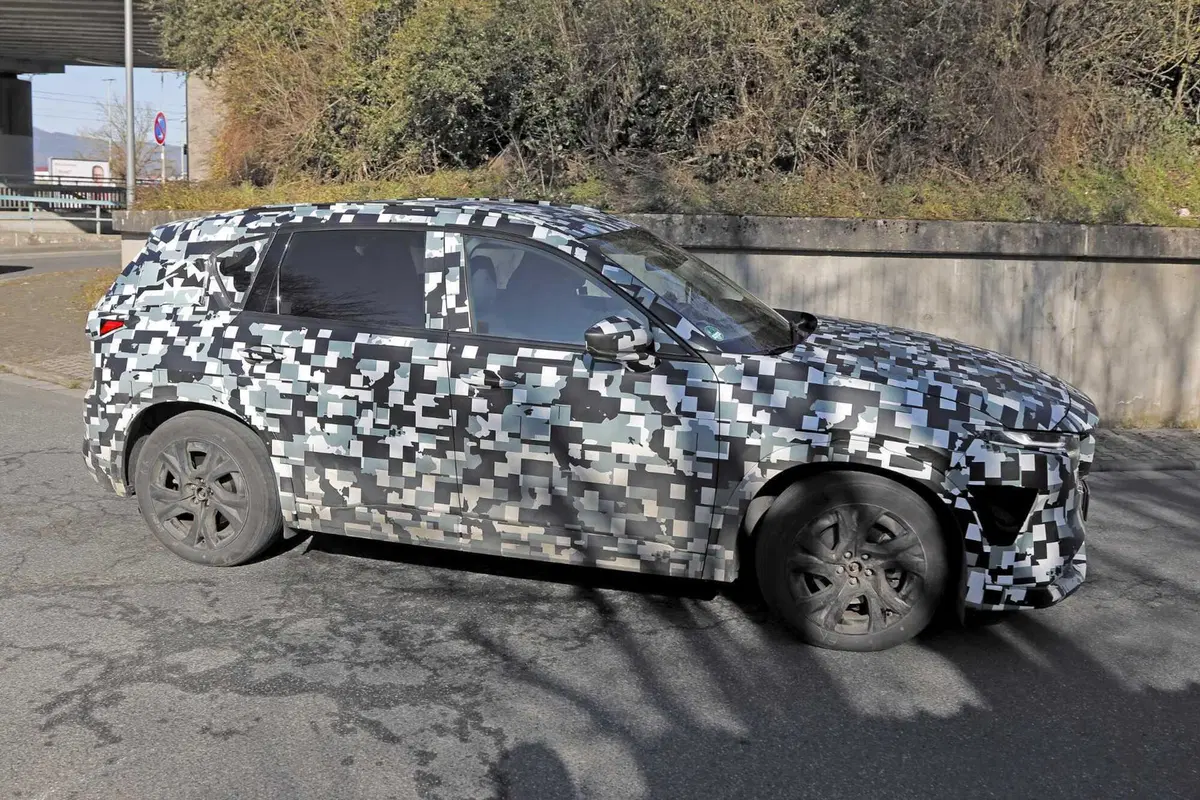 Nuova Mazda CX-5: nel 2026, arriva con motorizzazione ibrida [Foto Spia] (4)