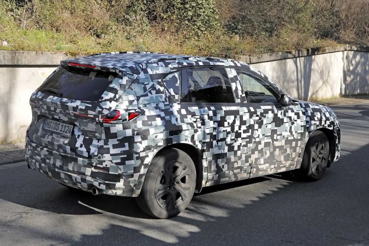 Nuova Mazda CX-5: nel 2026, arriva con motorizzazione ibrida [Foto Spia] (7)