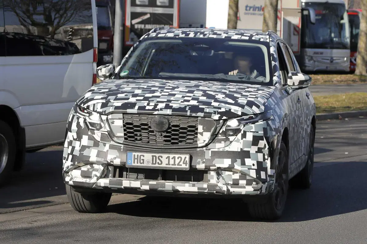 Nuova Mazda CX-5: nel 2026, arriva con motorizzazione ibrida [Foto Spia] (11)