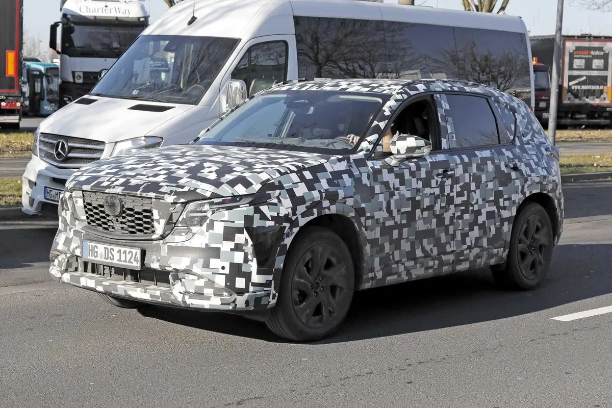 Nuova Mazda CX-5: nel 2026, arriva con motorizzazione ibrida [Foto Spia] (13)