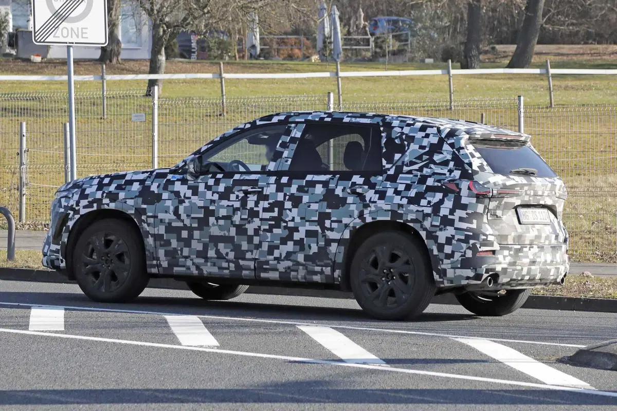 Nuova Mazda CX-5: nel 2026, arriva con motorizzazione ibrida [Foto Spia] (16)