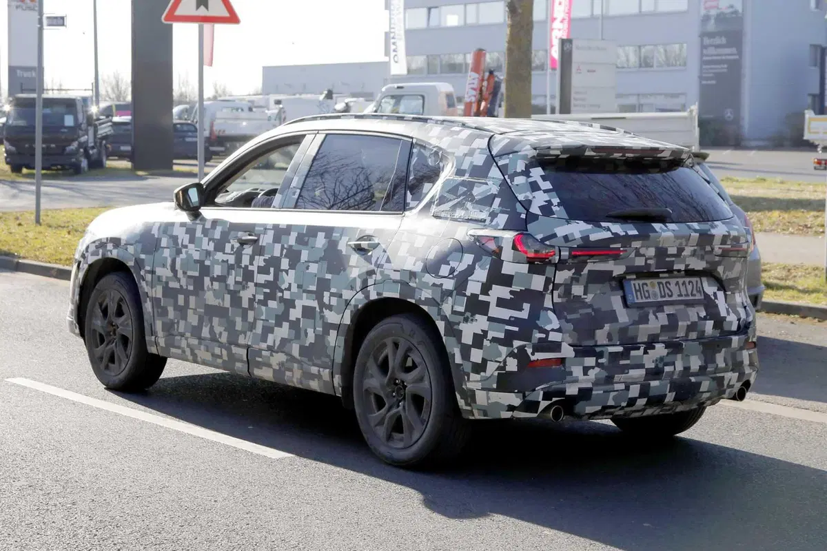 Nuova Mazda CX-5: nel 2026, arriva con motorizzazione ibrida [Foto Spia] (17)