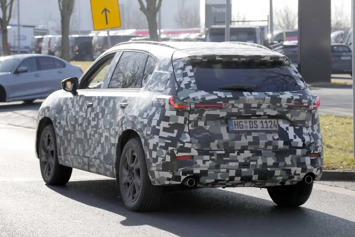 Nuova Mazda CX-5: nel 2026, arriva con motorizzazione ibrida [Foto Spia] (18)