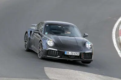 Porsche 911 Turbo S: avvistato il nuovo facelift della nuova ibrida ad alte prestazioni [Foto Spia]