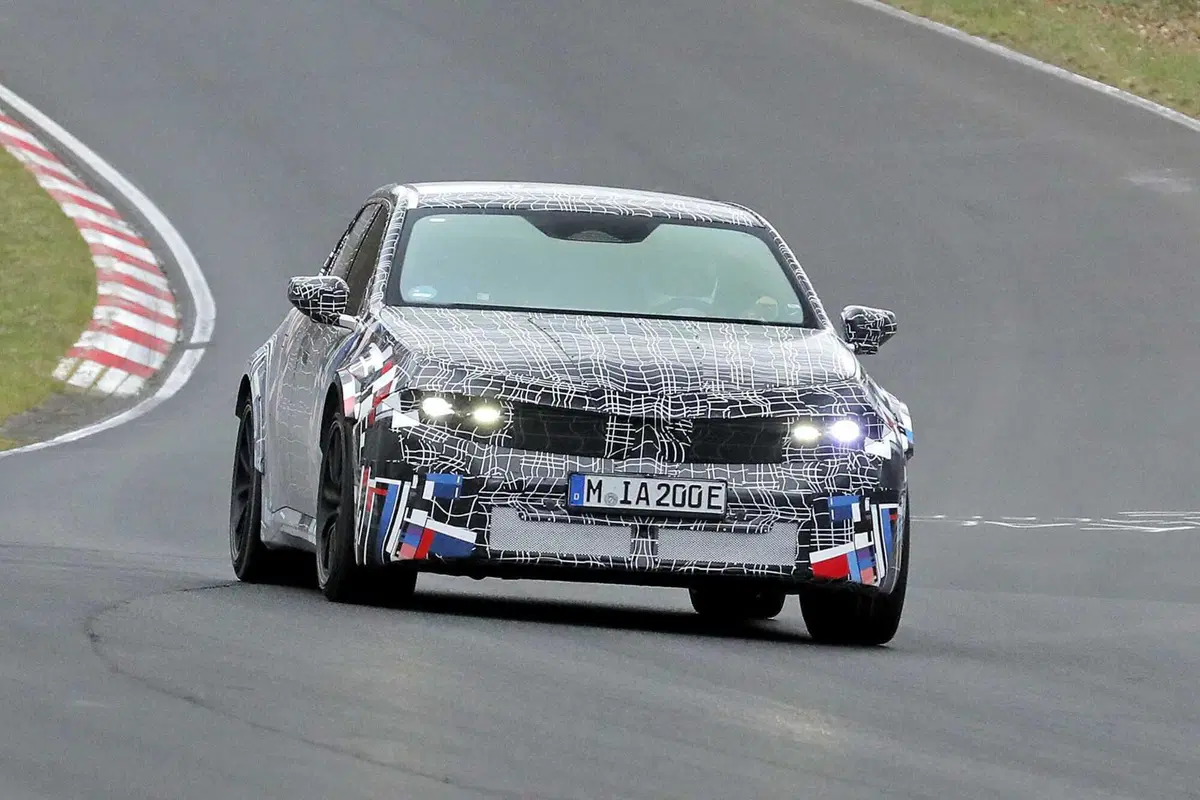 Nuova BMW M3: Il ruggito silenzioso alla prova del N&uuml;rburgring [Foto Spia]