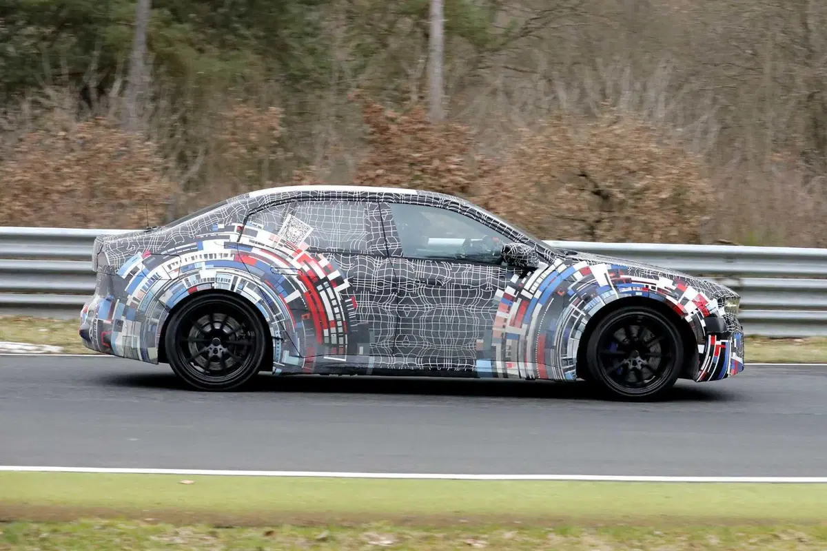 Nuova BMW M3: Il ruggito silenzioso alla prova del Nürburgring [Foto Spia] (5)