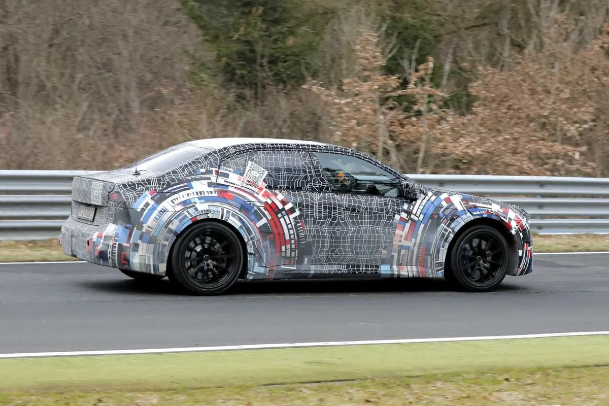 Nuova BMW M3: Il ruggito silenzioso alla prova del Nürburgring [Foto Spia] (6)