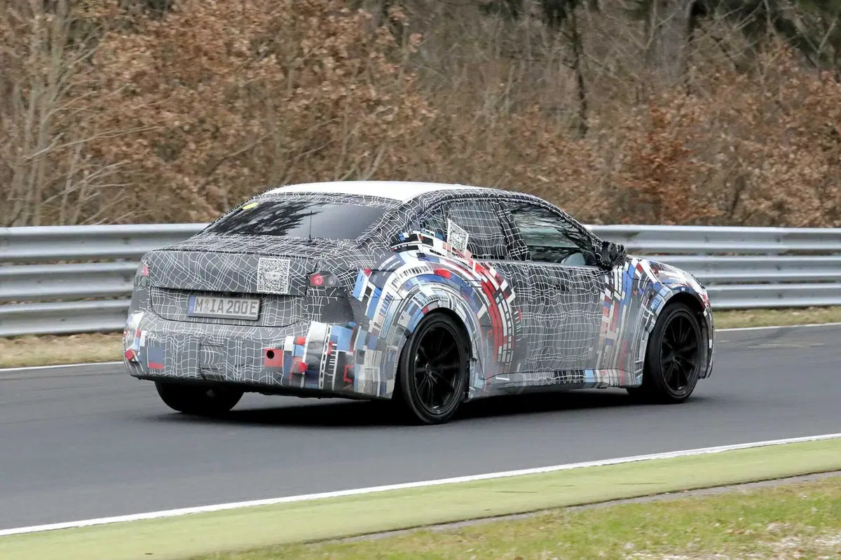 Nuova BMW M3: Il ruggito silenzioso alla prova del Nürburgring [Foto Spia] (7)