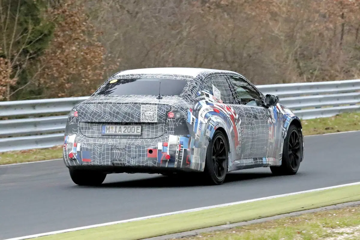 Nuova BMW M3: Il ruggito silenzioso alla prova del Nürburgring [Foto Spia] (8)