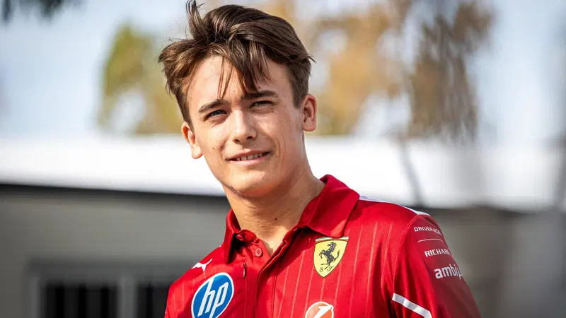 F1. Ferrari, Dino Beganovic in pista con la SF-25 nella FP1 del GP del Bahrain