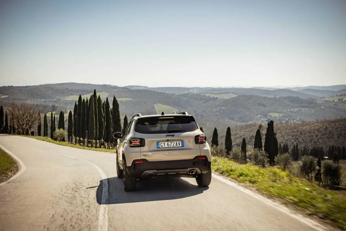 Jeep Avenger 4xe: l'integrale ibrido, ma quanto è VERA JEEP? [VIDEO] (4)