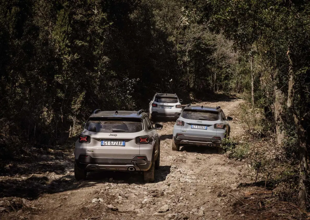 Jeep Avenger 4xe: l'integrale ibrido, ma quanto è VERA JEEP? [VIDEO] (8)