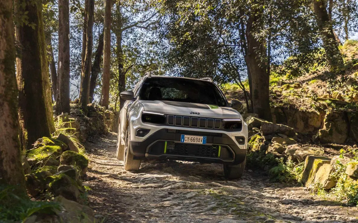 Jeep Avenger 4xe: l'integrale ibrido, ma quanto è VERA JEEP? [VIDEO] (9)
