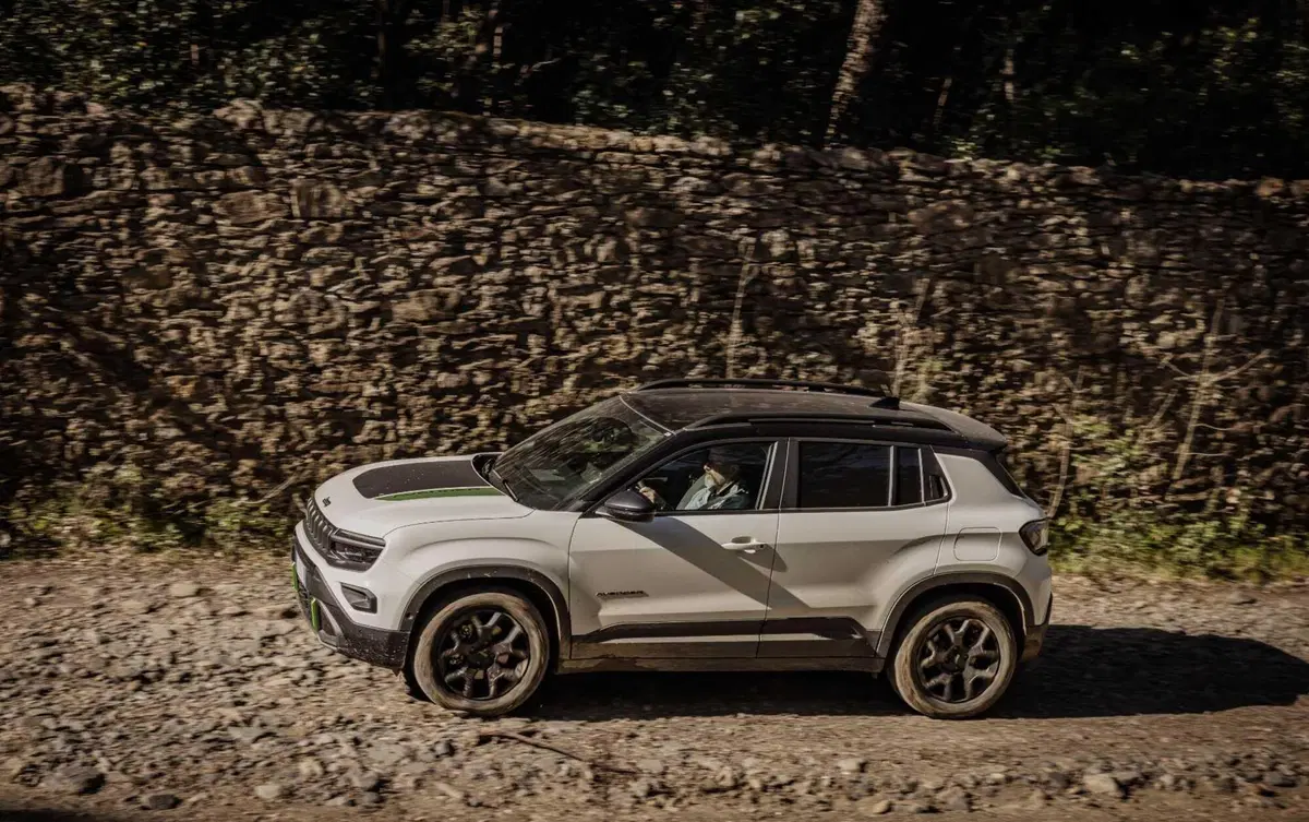 Jeep Avenger 4xe: l'integrale ibrido, ma quanto è VERA JEEP? [VIDEO] (13)