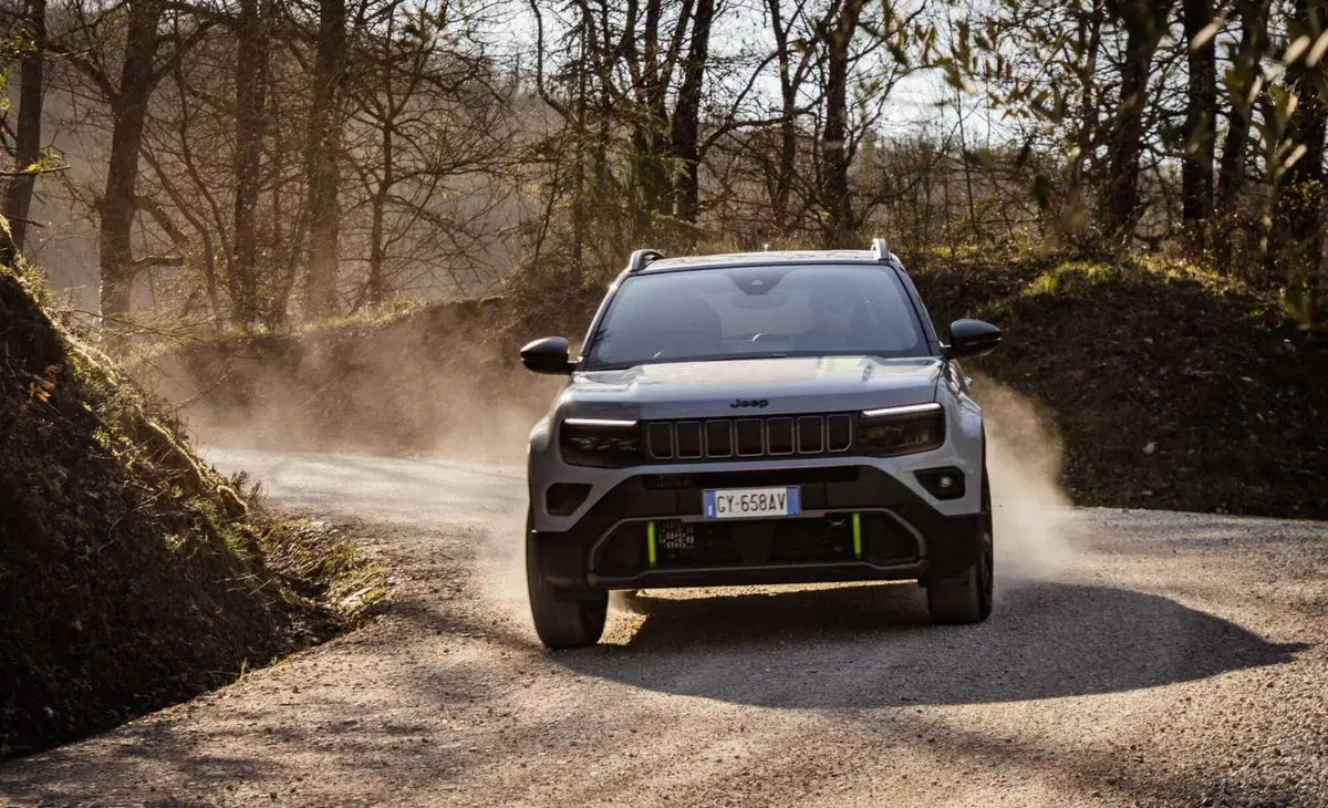 Jeep Avenger 4xe: l'integrale ibrido, ma quanto è VERA JEEP? [VIDEO] (16)