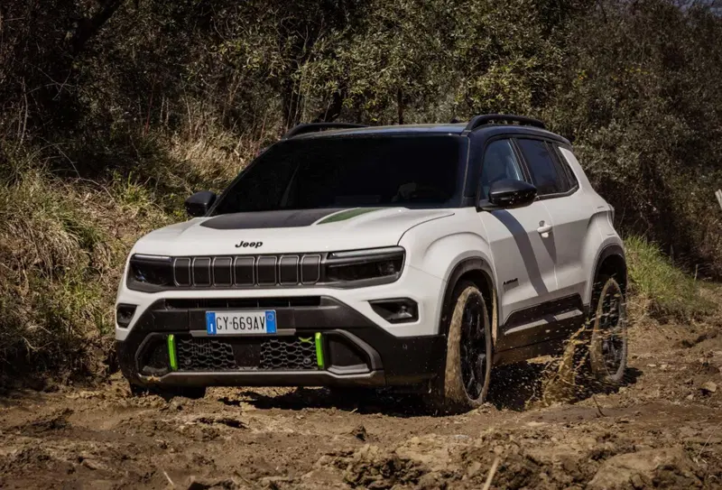 Jeep Avenger 4xe in off road