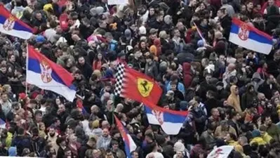 F1. Proteste in Serbia: perch&eacute; la bandiera della Ferrari &egrave; diventata un simbolo?