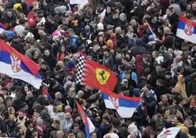 F1. Proteste in Serbia: perché la bandiera della Ferrari è diventata un simbolo?