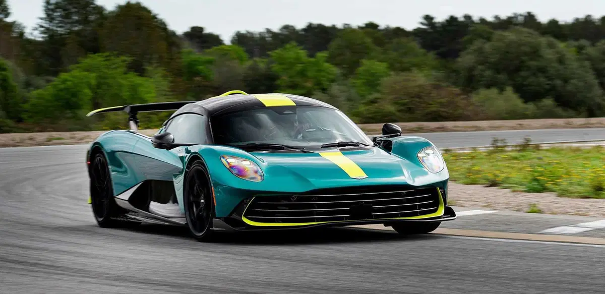 Aston Martin Valhalla: la supercar definitiva entra nella fase finale di test (10)