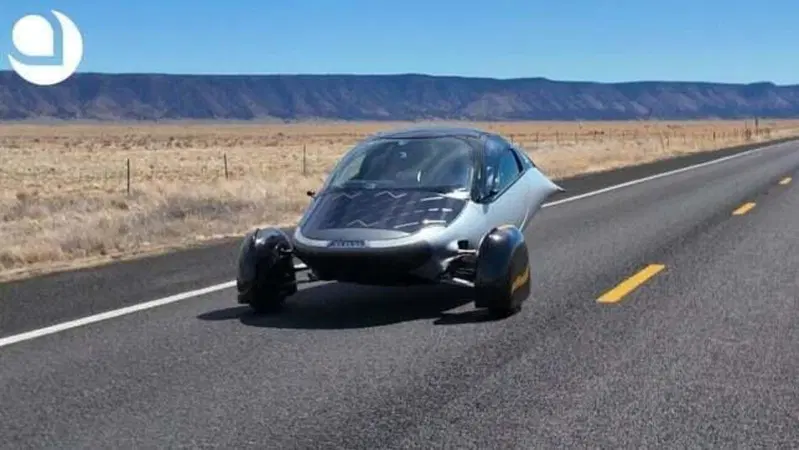 L'auto elettrica che viaggia 480 km &lsquo;ricaricandosi&rsquo; dal sole &egrave; realt&agrave;