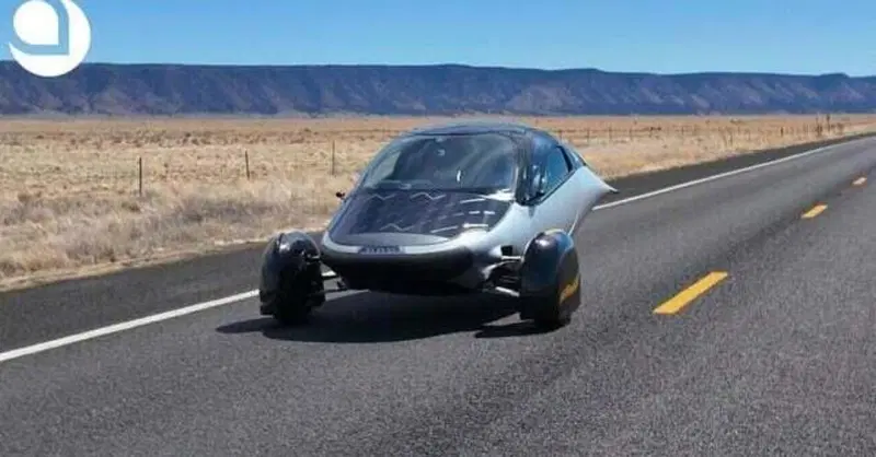L'auto elettrica che viaggia 480 km &lsquo;ricaricandosi&rsquo; dal sole &egrave; realt&agrave;