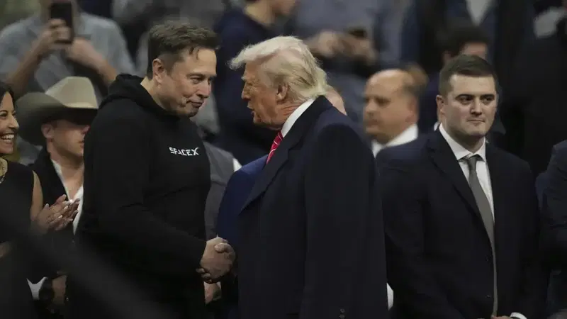 Trump: meglio che Elon Musk torni ad occuparsi di auto, il giallo del licenziamento del boss di Tesla