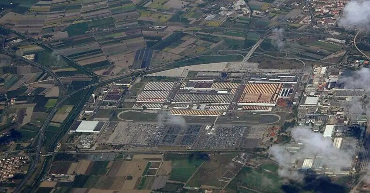 Stellantis taglia 350 posti di lavoro a Pomigliano e Pratola Serra