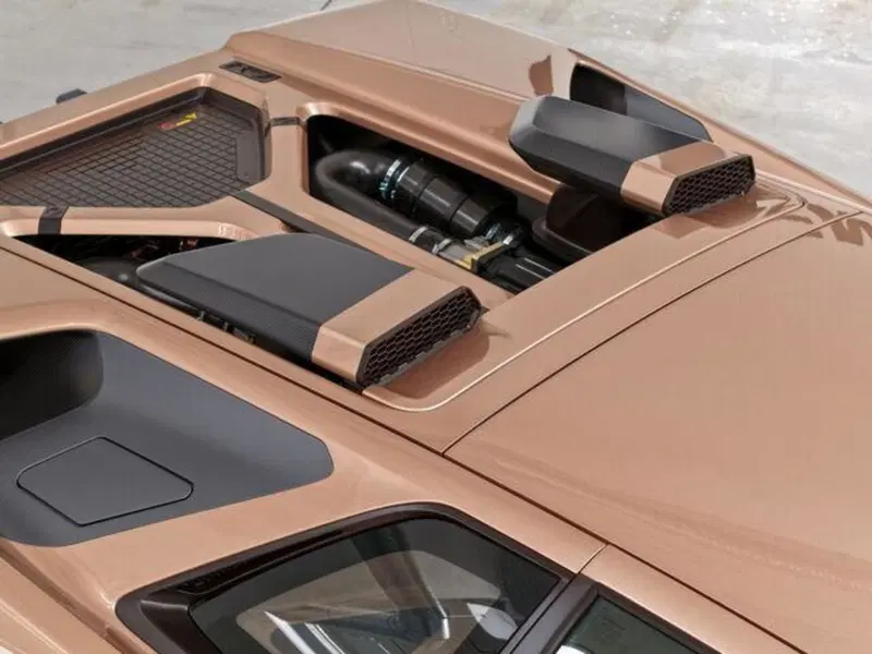 Il motore V12 &egrave; potenziato a 550 CV