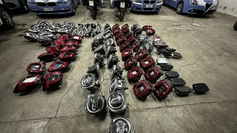 Il "magazzino ricambi" mobile dei ladri scoperto dalla Polizia, colpite Jeep Renegade e Fiat 500X