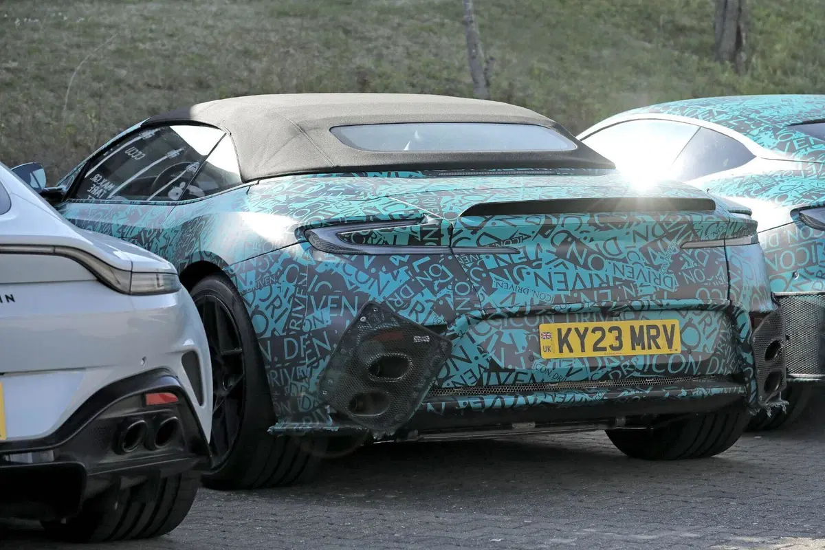 Aston Martin DB12 AMR: la Gran Turismo si prepara a ricevere un V12 da 750 Cv [Foto Spia] (6)