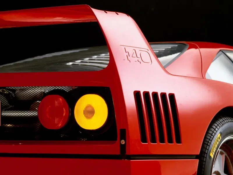 Fanali e presa d'aria posteriori Ferrari F40