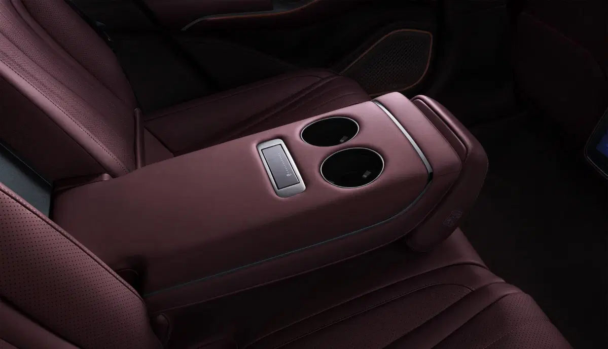 BYD Denza Z9 GT: oltre il parcheggio "impossibile" c'è di più (e lo zampino di Mercedes) (10)