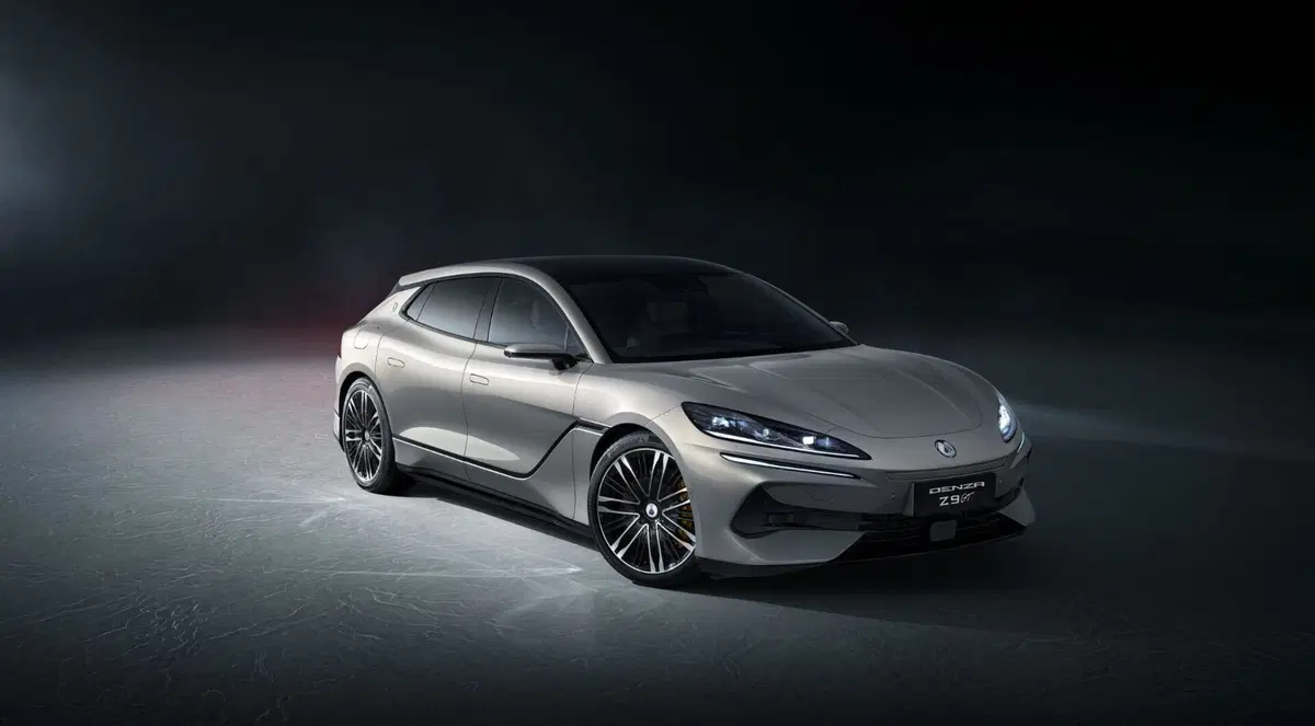 BYD Denza Z9 GT: oltre il parcheggio "impossibile" c'è di più (e lo zampino di Mercedes) (11)