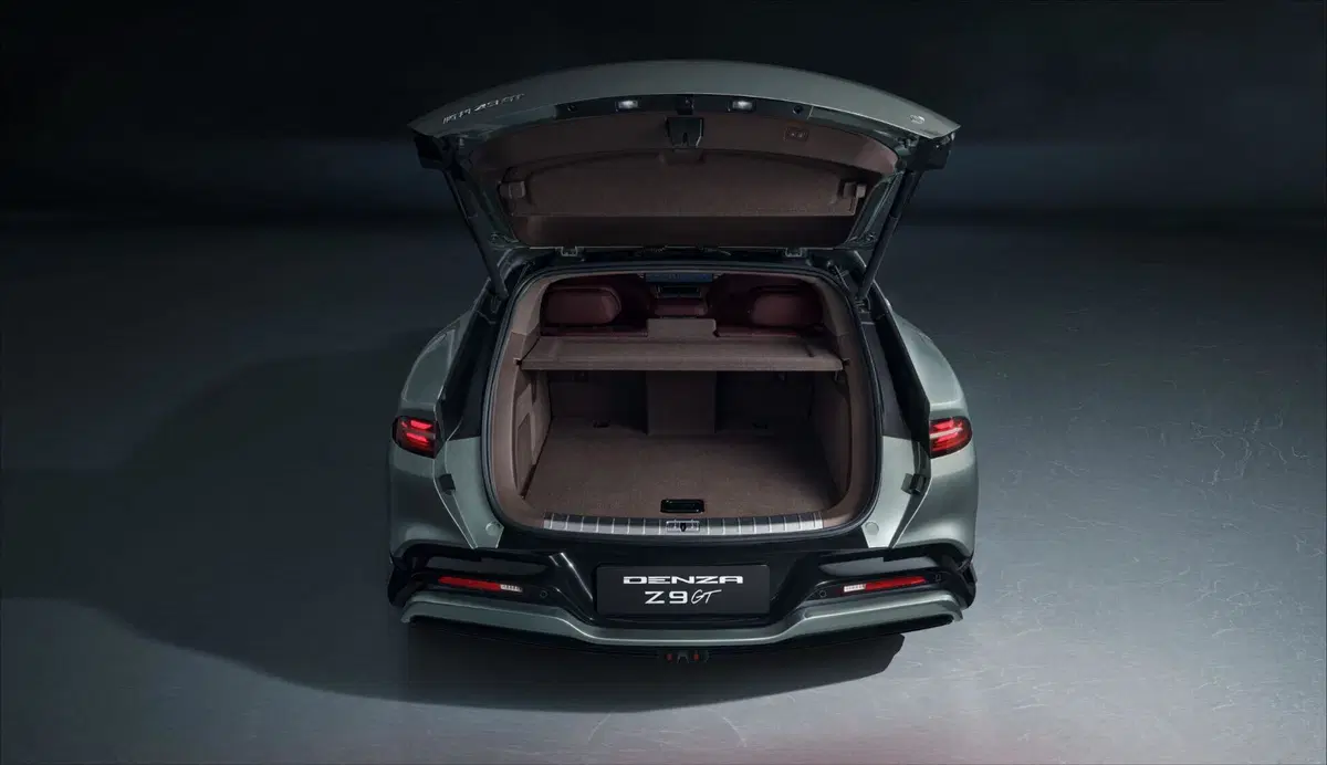 BYD Denza Z9 GT: oltre il parcheggio "impossibile" c'è di più (e lo zampino di Mercedes) (28)