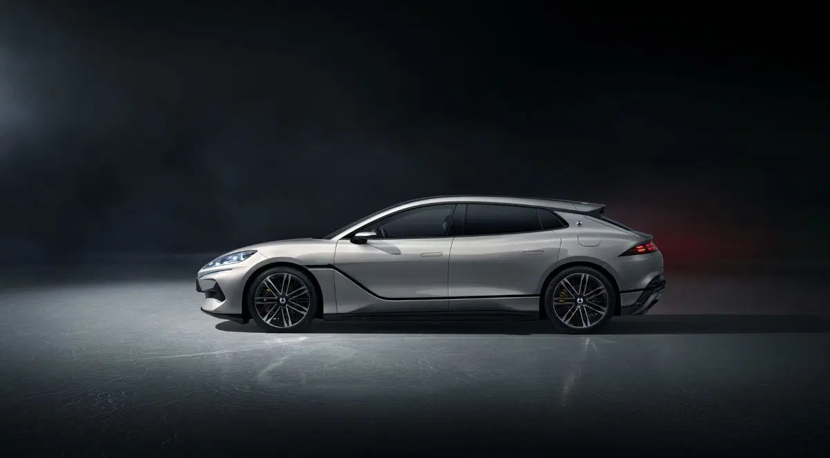 BYD Denza Z9 GT: oltre il parcheggio "impossibile" c'è di più (e lo zampino di Mercedes) (34)